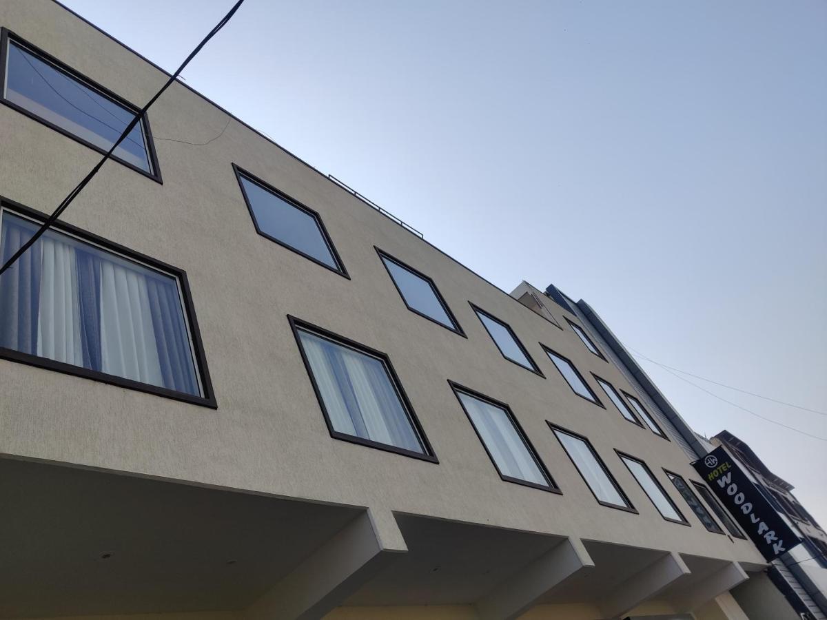 Hotel Woodlark Zirakpur - A Peaceful Stay 외부 사진