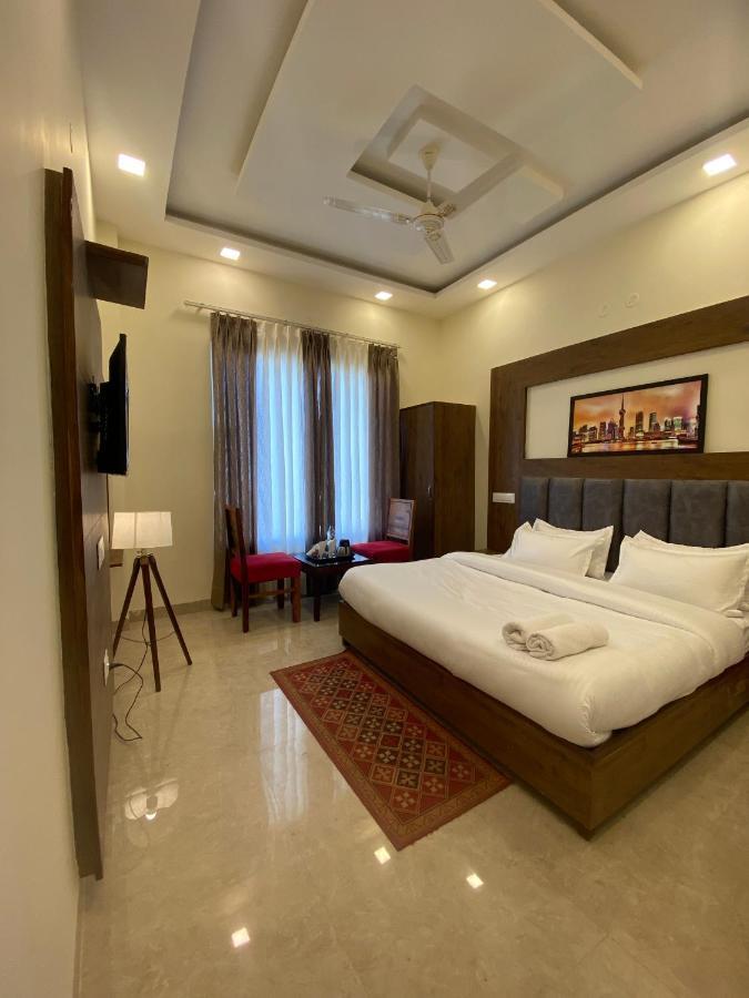 Hotel Woodlark Zirakpur - A Peaceful Stay 외부 사진