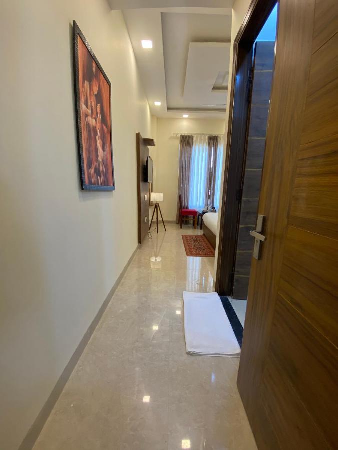 Hotel Woodlark Zirakpur - A Peaceful Stay 외부 사진