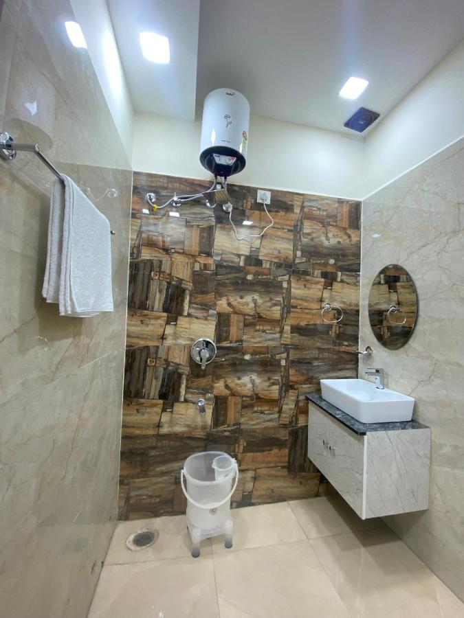 Hotel Woodlark Zirakpur - A Peaceful Stay 외부 사진