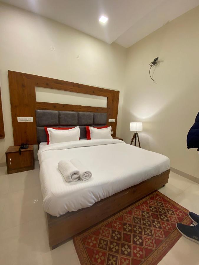Hotel Woodlark Zirakpur - A Peaceful Stay 외부 사진