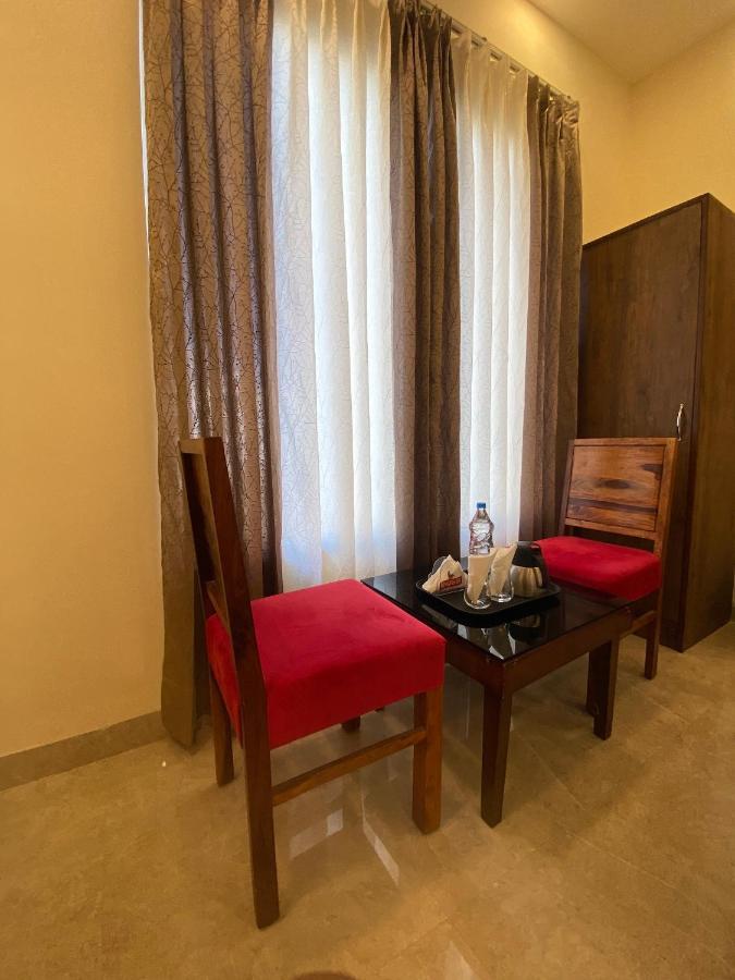 Hotel Woodlark Zirakpur - A Peaceful Stay 외부 사진