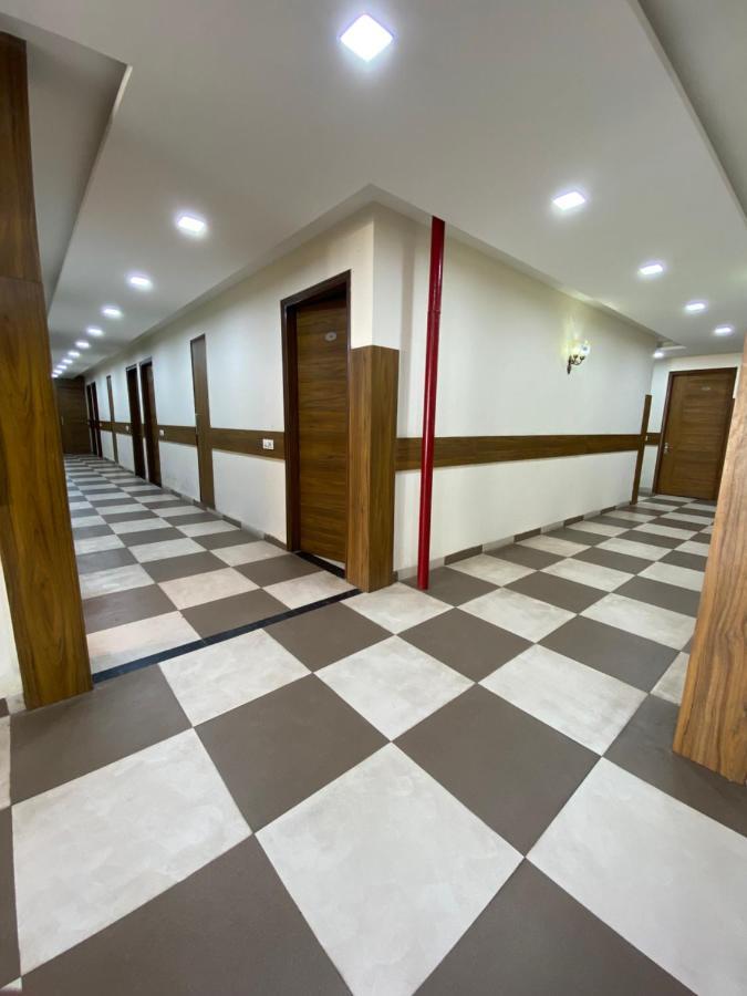 Hotel Woodlark Zirakpur - A Peaceful Stay 외부 사진